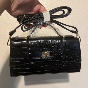 New black crossbody bag 💕